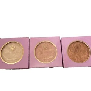 3 Colour Highlighter Large Pan New in package. Pigmented